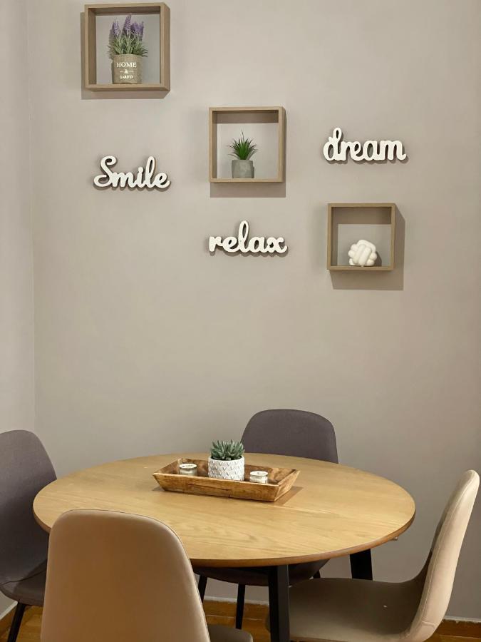 Vivian Modern Apartment Athena Bagian luar foto