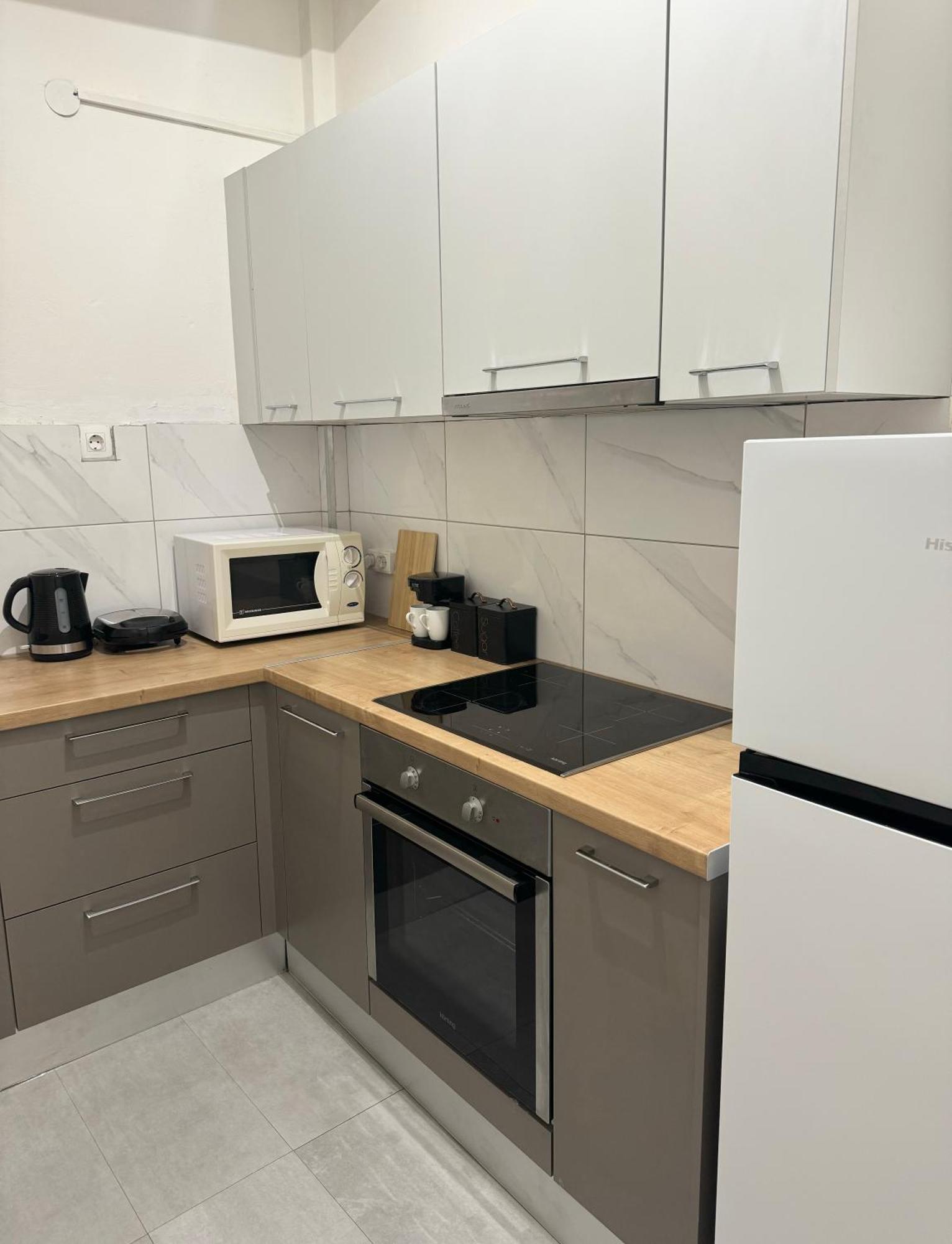 Vivian Modern Apartment Athena Bagian luar foto
